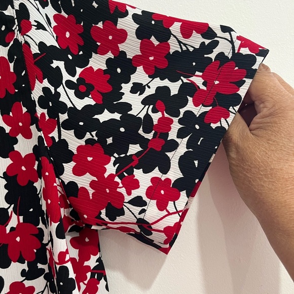 Alfred Dunner Red and Black Notched Collar Button Down Shirt. H-17 - Picture 4 of 10